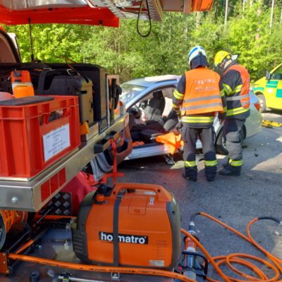 Dopravní nehoda osobního a nákladního vozidla